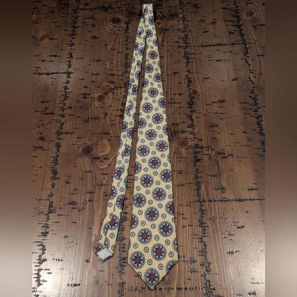 VTG- Burberry Medallion Tie - Picture 3 of 12